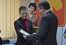 Наградили одаренных школьников