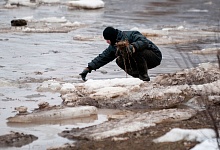 Ледоход-«нефтеход» на реке Ухта